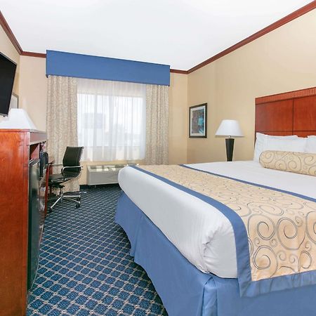 Baymont By Wyndham Mccomb Hotel Exterior photo