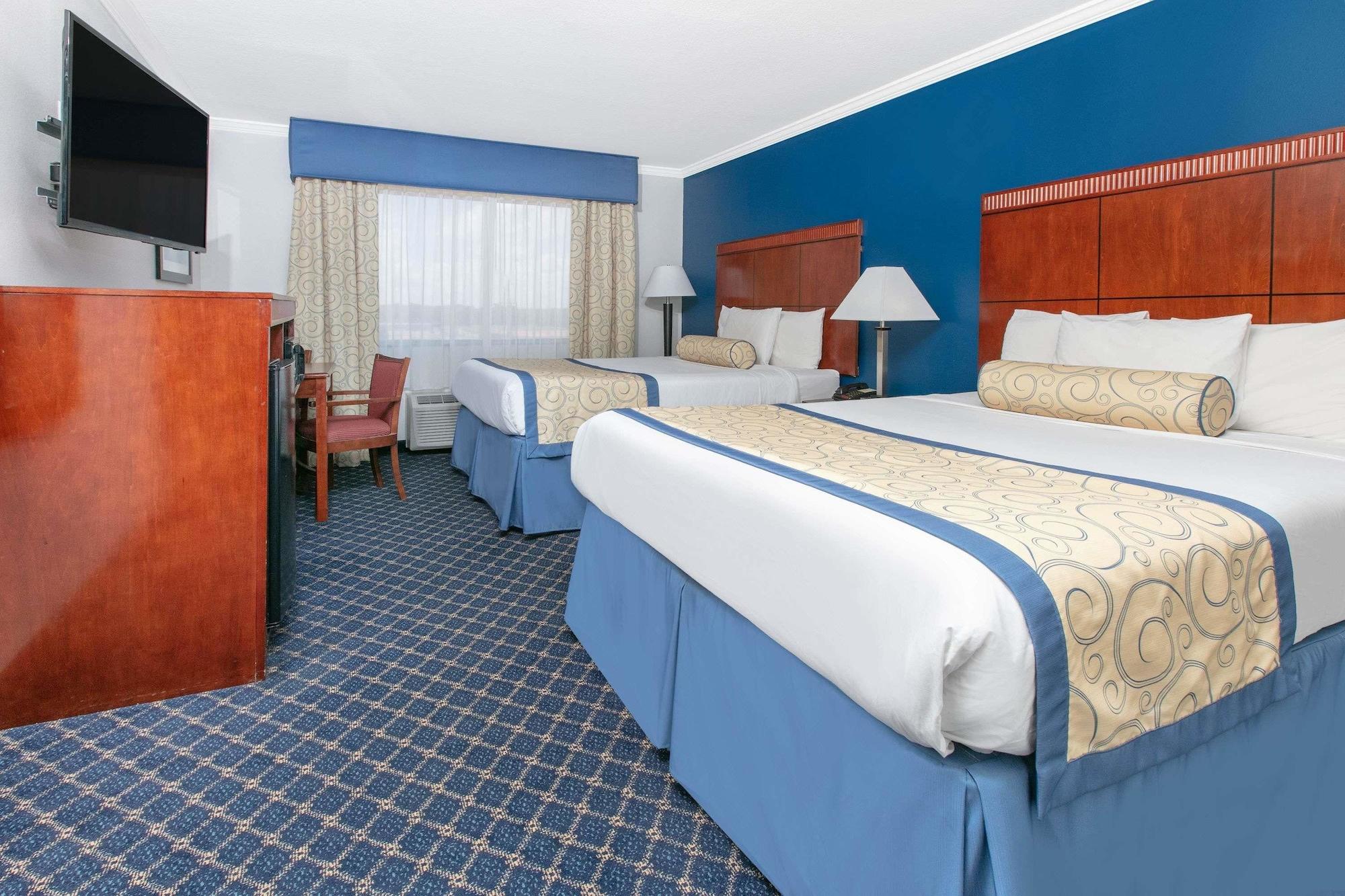 Baymont By Wyndham Mccomb Hotel Exterior photo