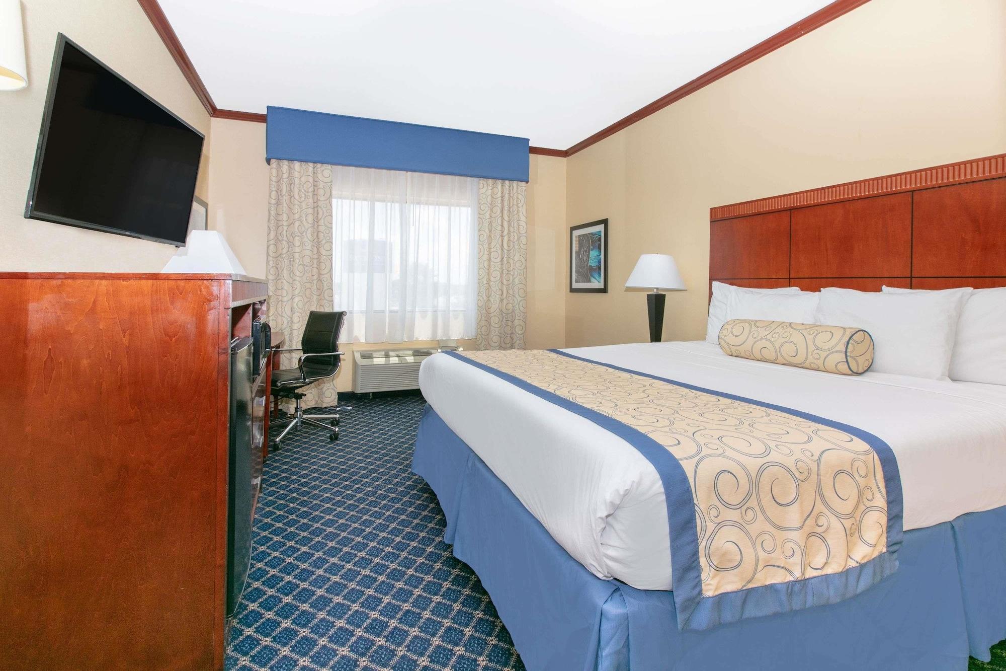 Baymont By Wyndham Mccomb Hotel Exterior photo