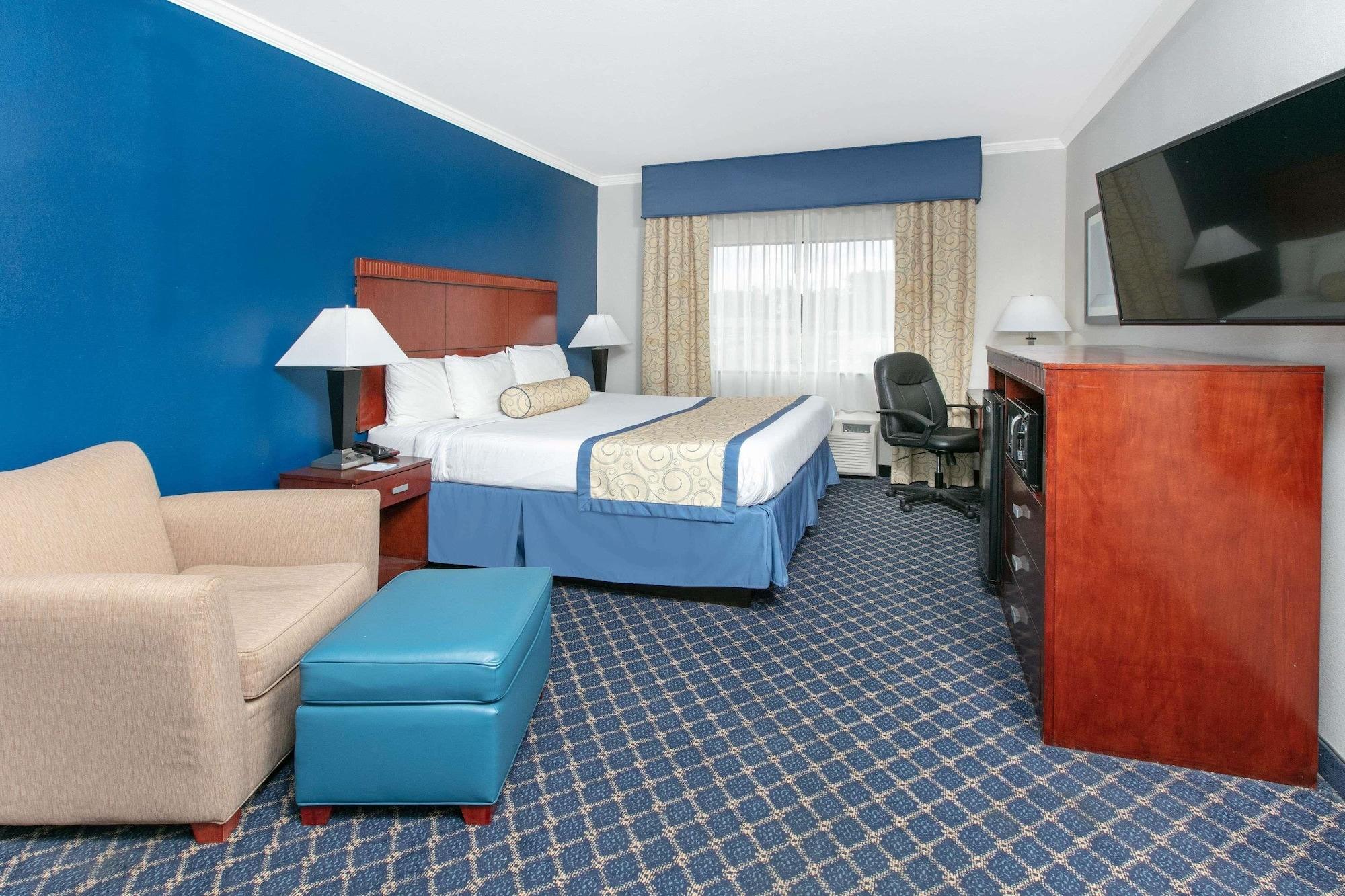 Baymont By Wyndham Mccomb Hotel Exterior photo