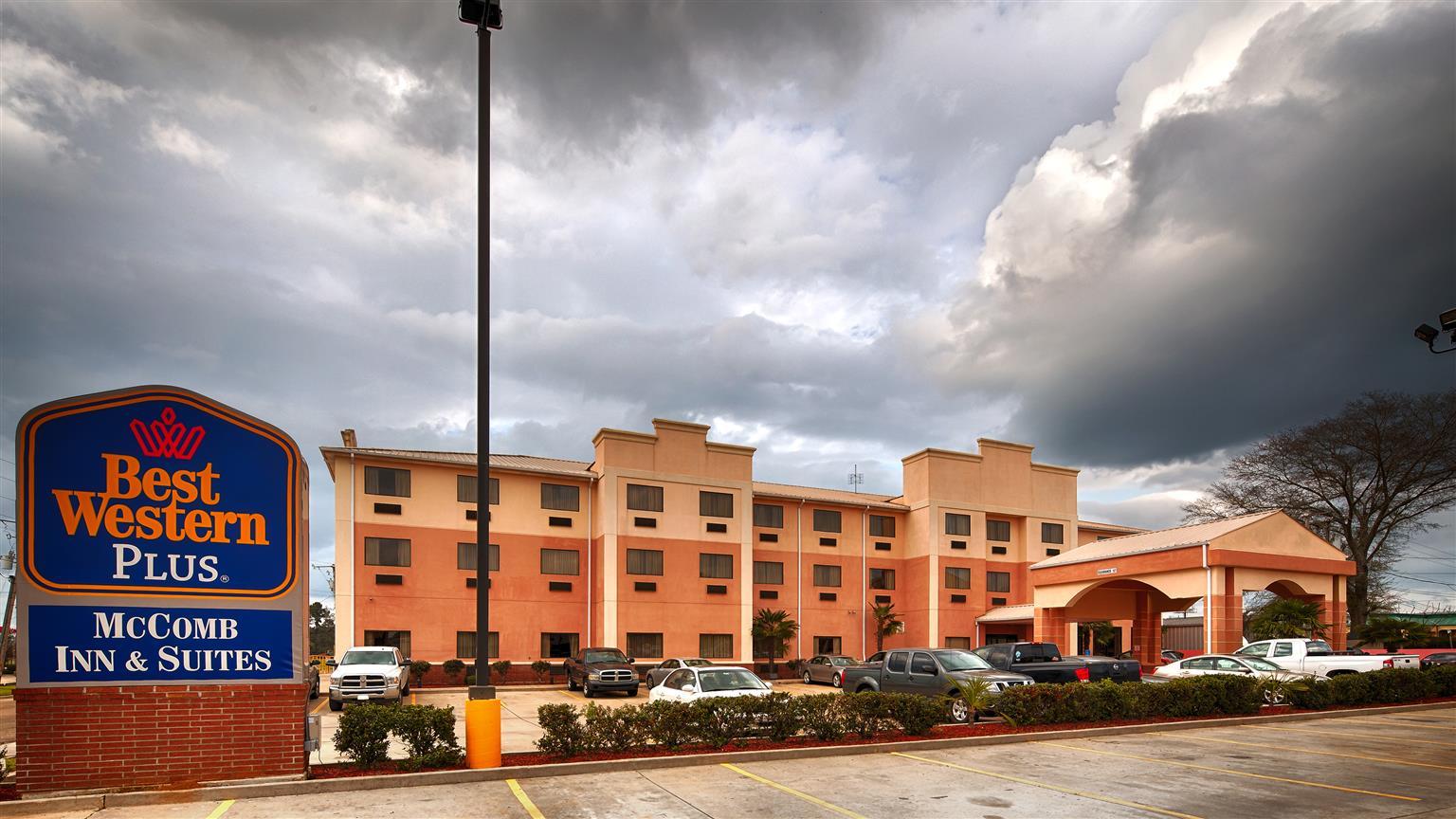 Baymont By Wyndham Mccomb Hotel Exterior photo