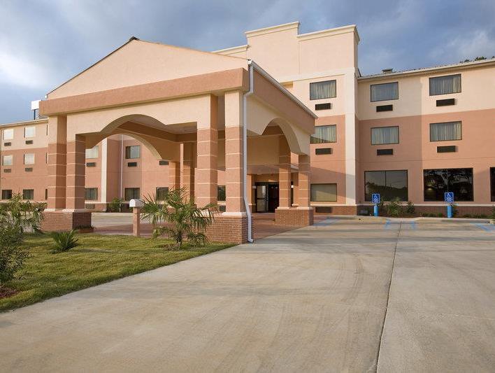 Baymont By Wyndham Mccomb Hotel Exterior photo