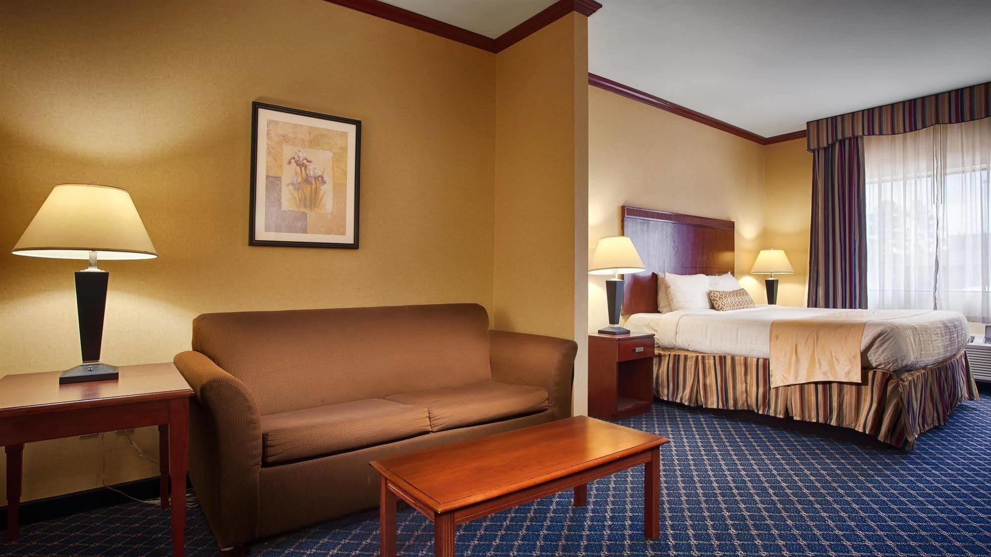 Baymont By Wyndham Mccomb Hotel Exterior photo