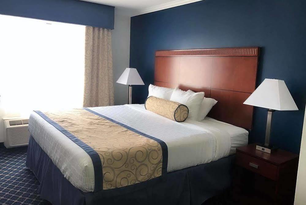 Baymont By Wyndham Mccomb Hotel Exterior photo